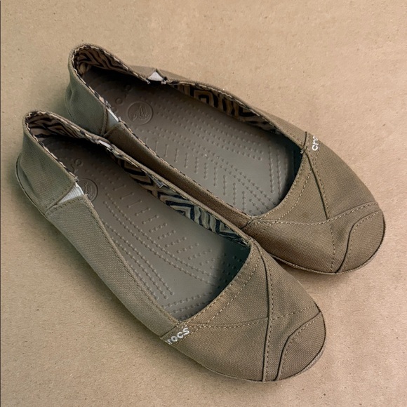 CROCS Women's Brown Loafers - Picture 1 of 11